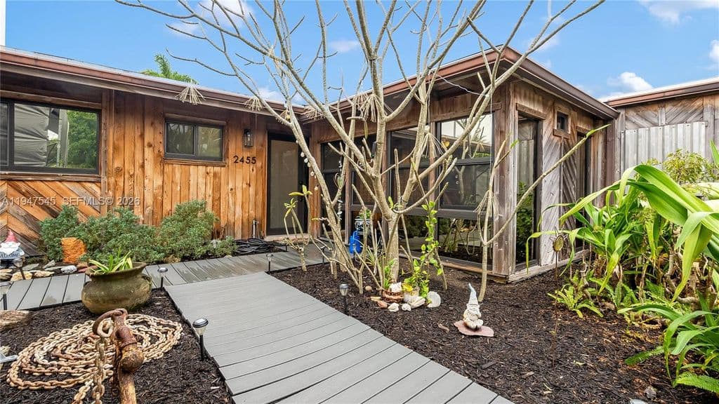 3-bedroom Single-Family Home — 2455 Flamingo Ln