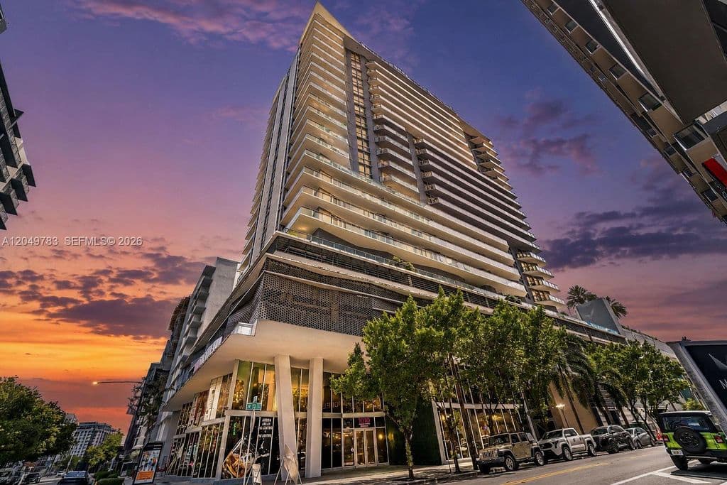 3+1 Condo — 1010 SW 2nd Ave Unit 2201