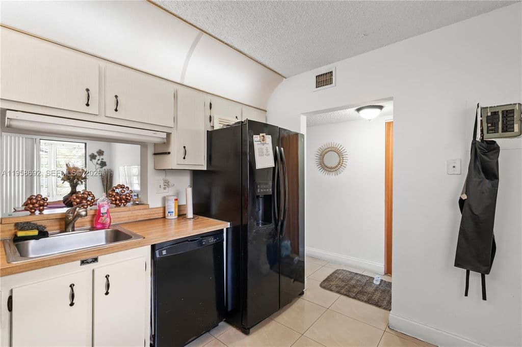 2-bedroom Condo — 1800 SW 81st Ave APT 1309