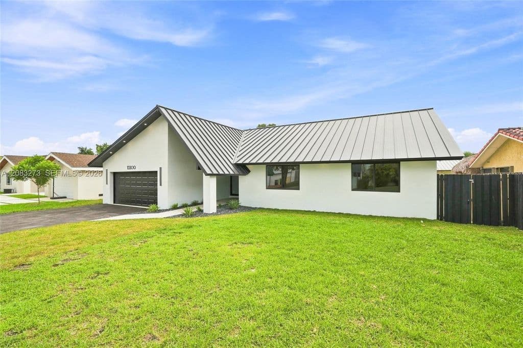 4+1 Müstakil ev — 13300 SW 99th Ter