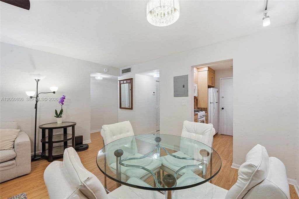 1+1 Condo — 1205 Mariposa Ave APT 403
