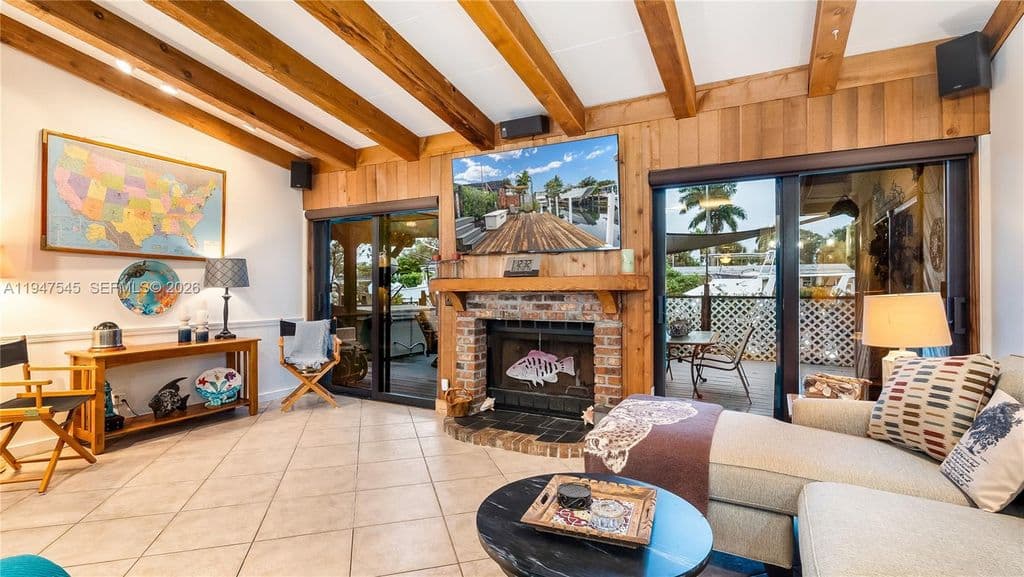 3-bedroom Single-Family Home — 2455 Flamingo Ln