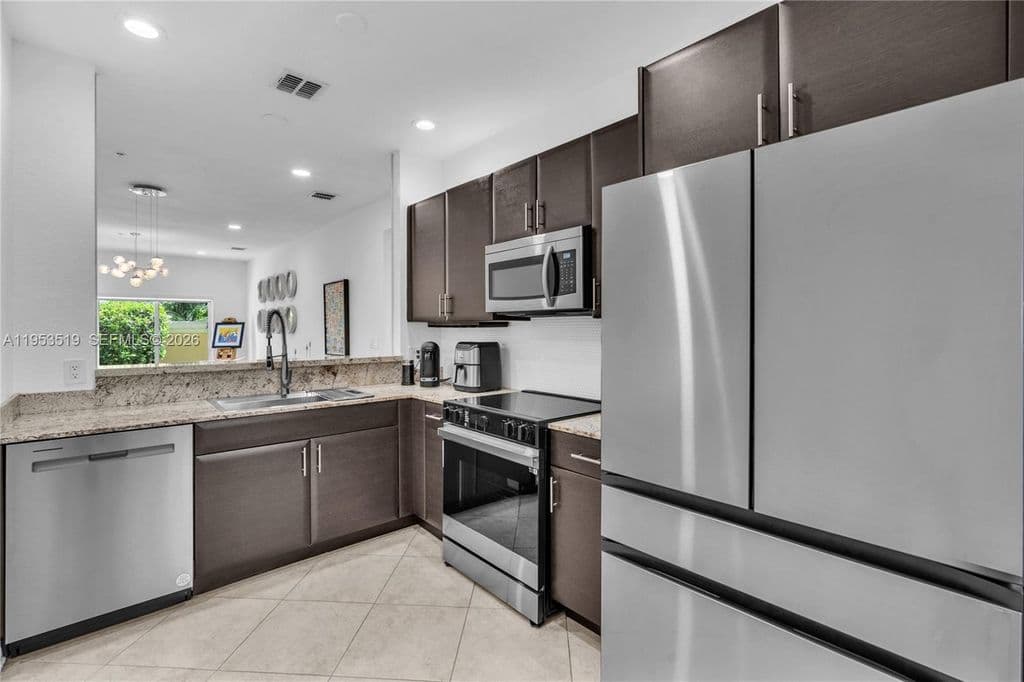 2+1 Condo — 121 NW 2nd Ave Unit 4