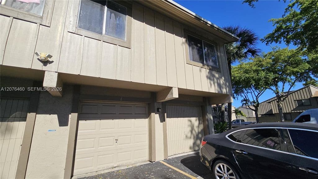 3-bedroom Condo — 5870 NW 21st St #45