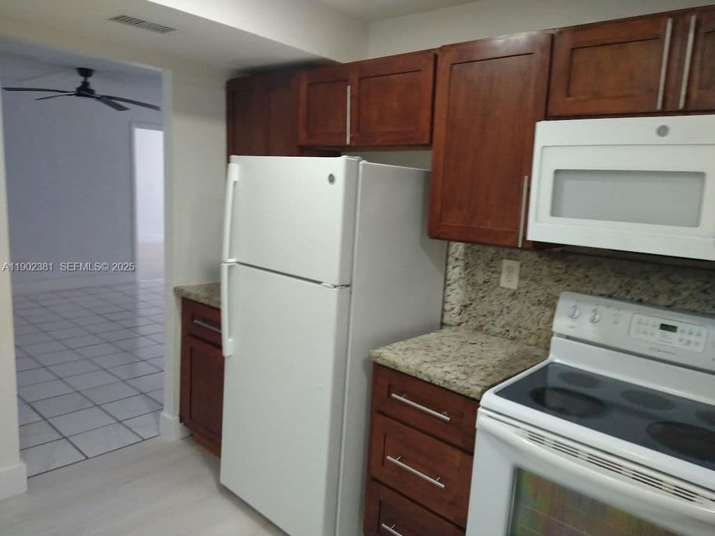 2-bedroom Condo — 700 NW 214th St APT 403