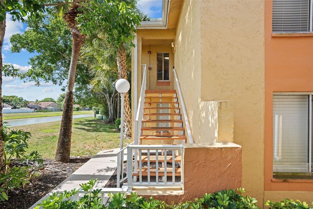 2-bedroom Condo — 927 Coral Club Dr #927