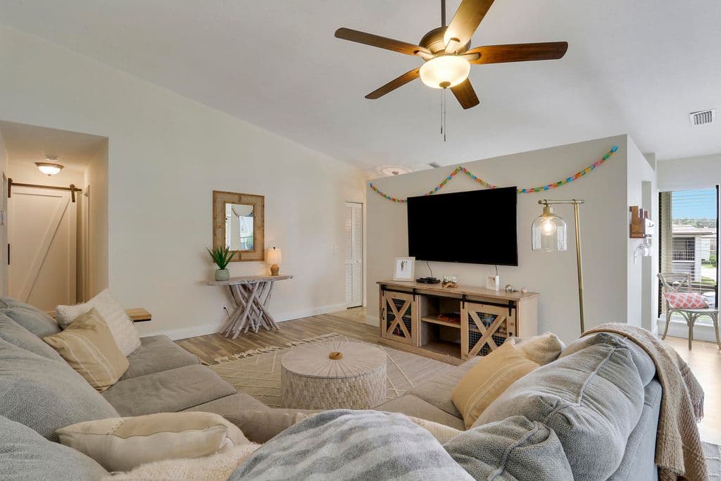 2-bedroom Condo — 1102 Wingfoot Drive #C