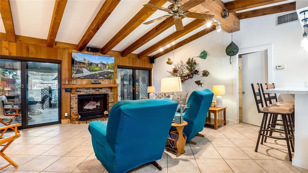 3-bedroom Single-Family Home — 2455 Flamingo Ln
