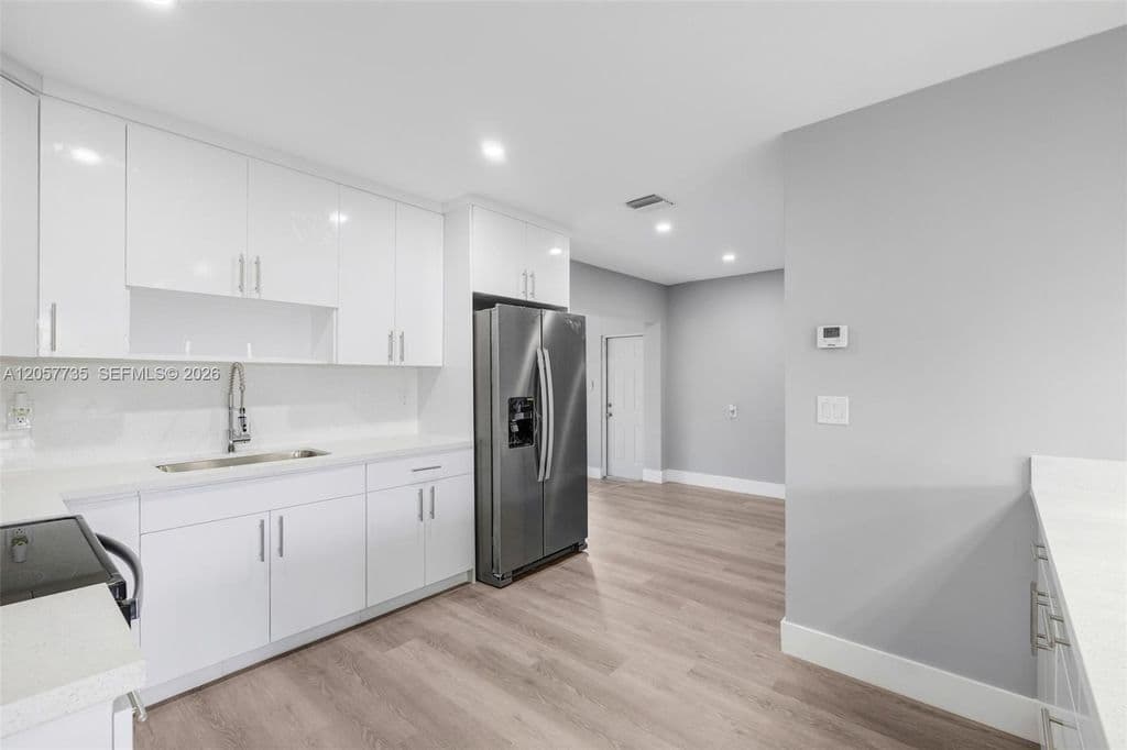 3+1 Müstakil ev — 6420 NW 26th St