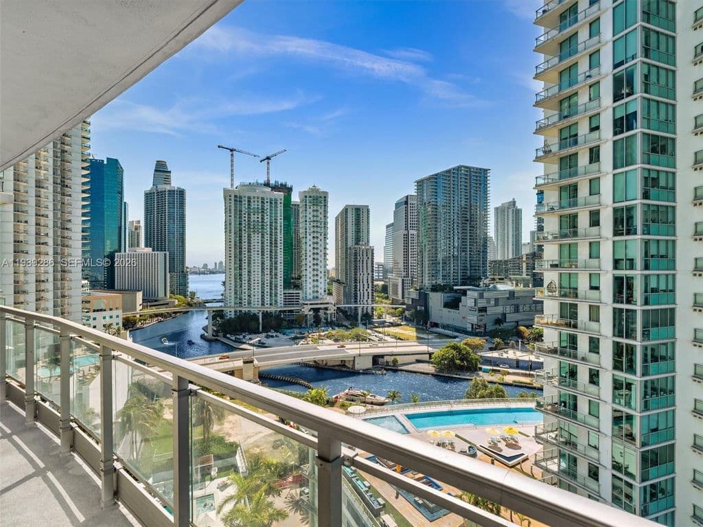 2-bedroom Condo — 90 SW 3rd St APT 2013