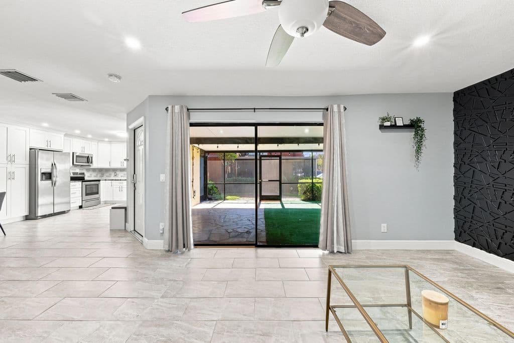 2-bedroom Property — 4165 Turnberry Circle #24