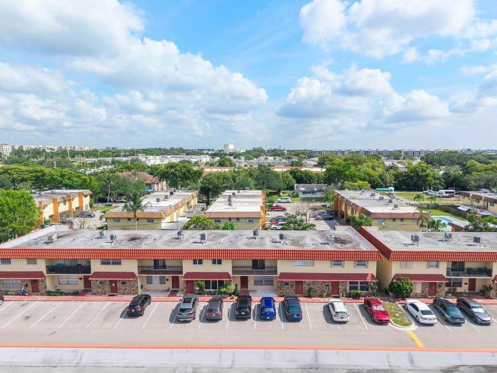 3-bedroom Property — 6659 SW 41st Place #38