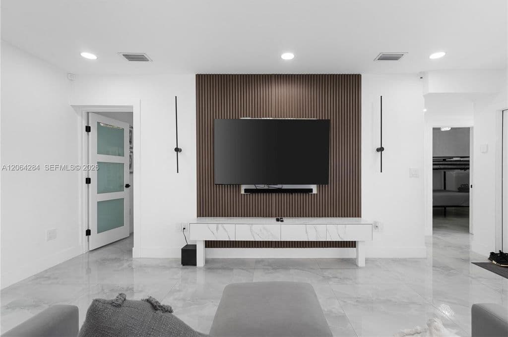 3+1 Müstakil ev — 315 NW 106th St