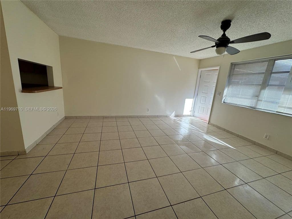 2+1 Condo — 1024 Twin Lakes Dr #21-F