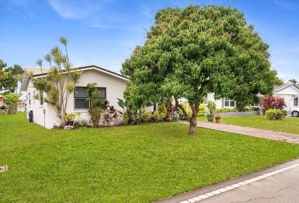 2-bedroom Single-Family Home — 5713 NW 84th Terrace