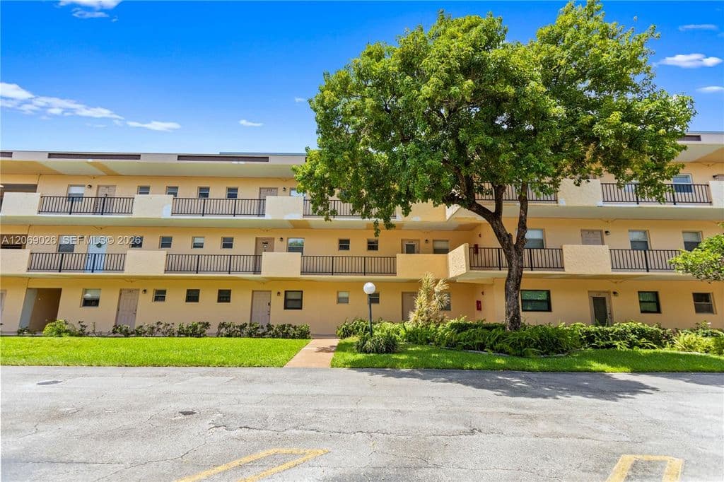 1+1 Condo — 201 Berkley Rd APT 309