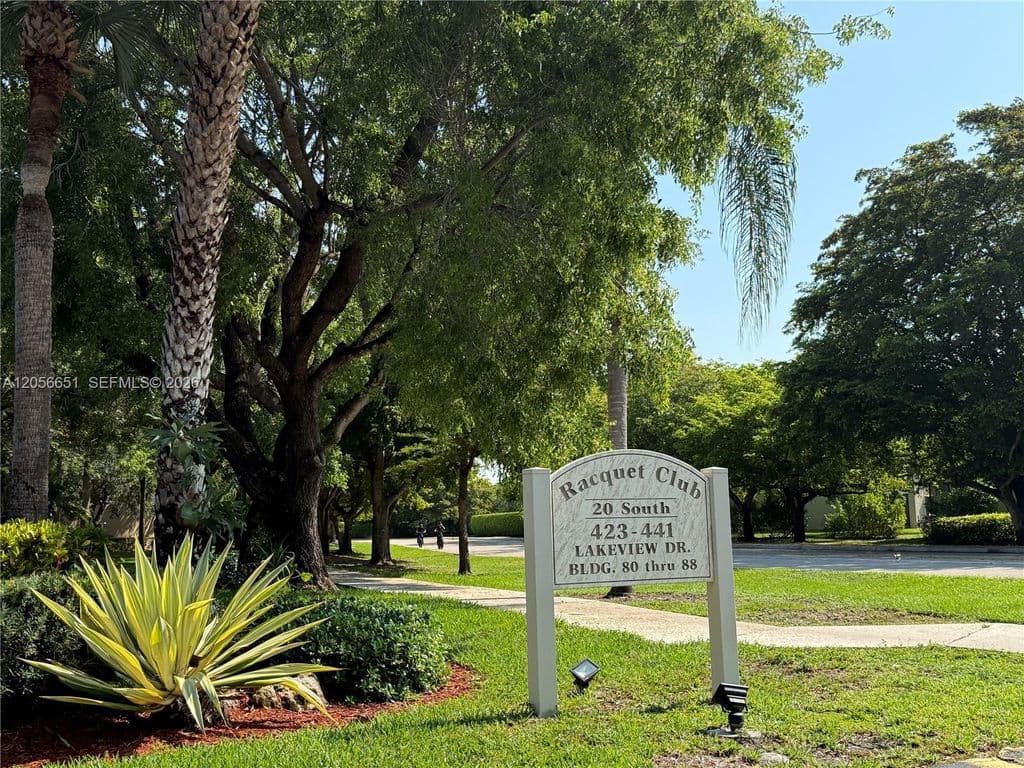 2-bedroom Condo — 435 Lakeview Dr APT 201