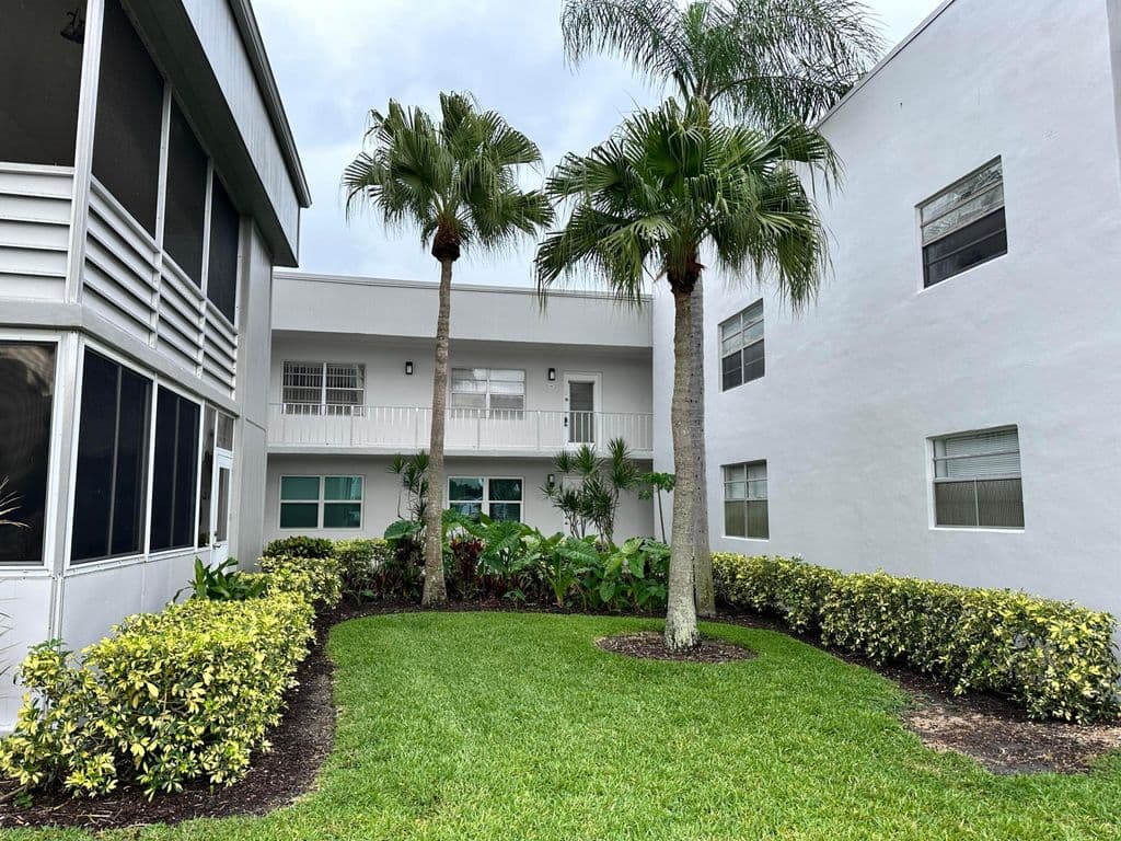 2+1 Condo — 811 Flanders Q