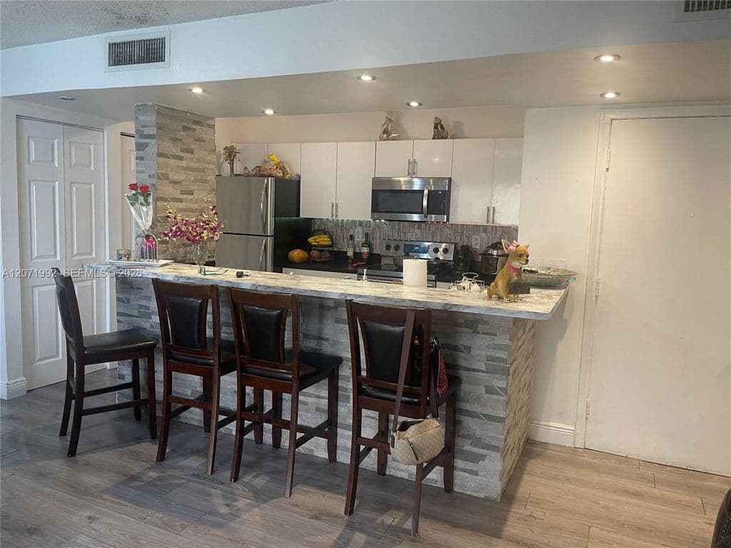 3-bedroom Condo — 636 NW 114th Ave APT 102