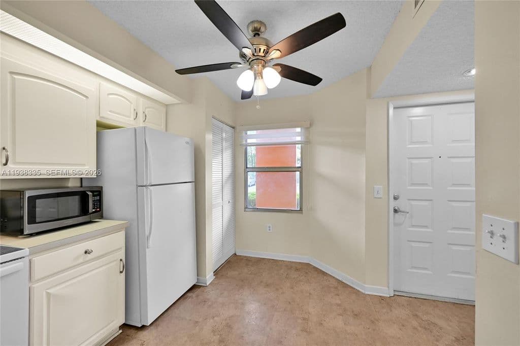 2+1 Condo — 701 SW 142nd Ave APT 104S