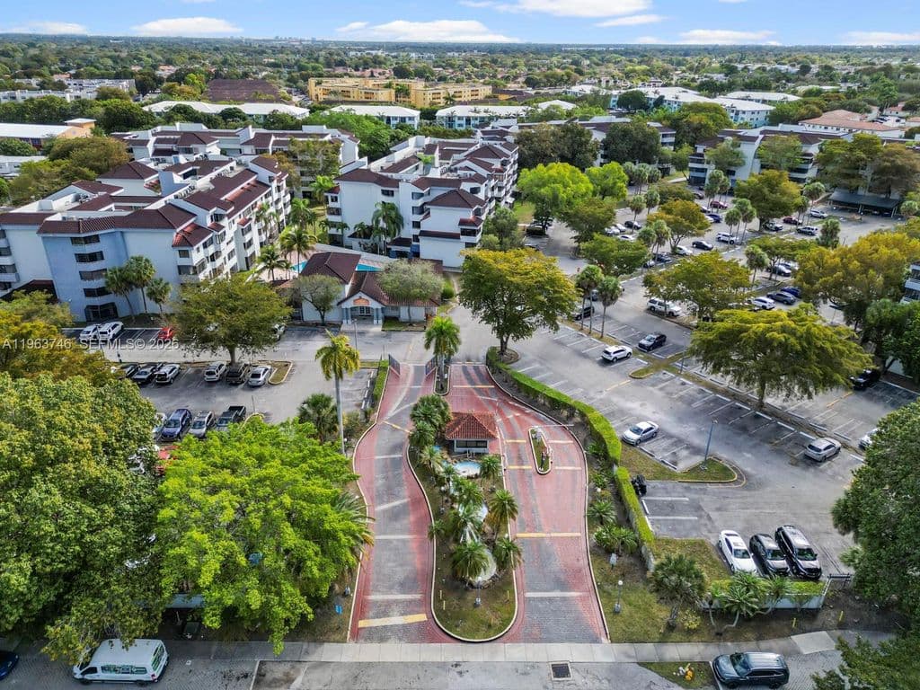 2+1 Condo — 8365 SW 152nd Ave #C-310