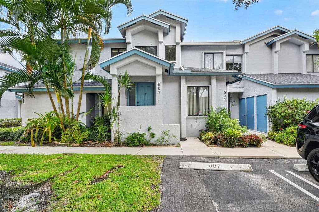 3+1 Condo — 907 Harbour Pointe Way
