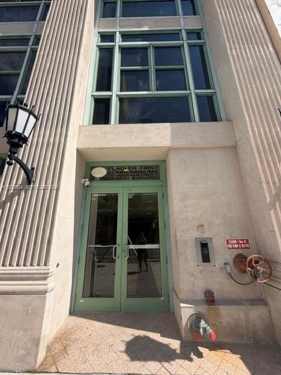 1+1 Condo — 111 E Flagler St APT 406