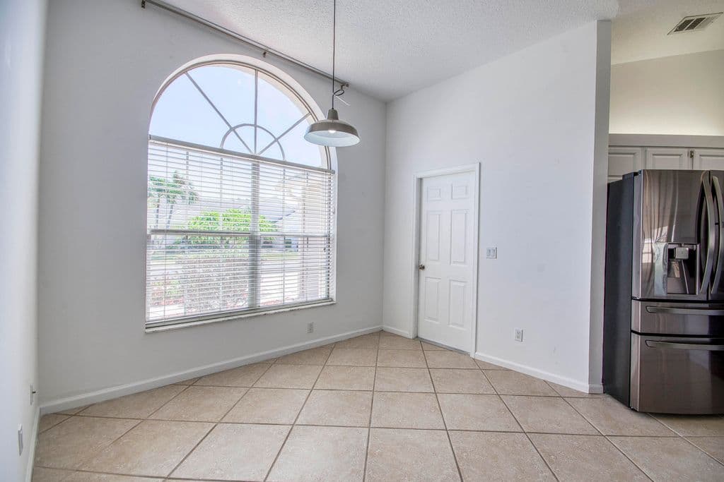 3-bedroom Single-Family Home — 252 Moccasin Trail W