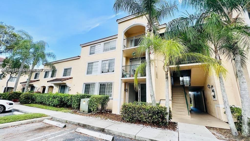2-bedroom Condo — 1727 Village Blvd APT 108