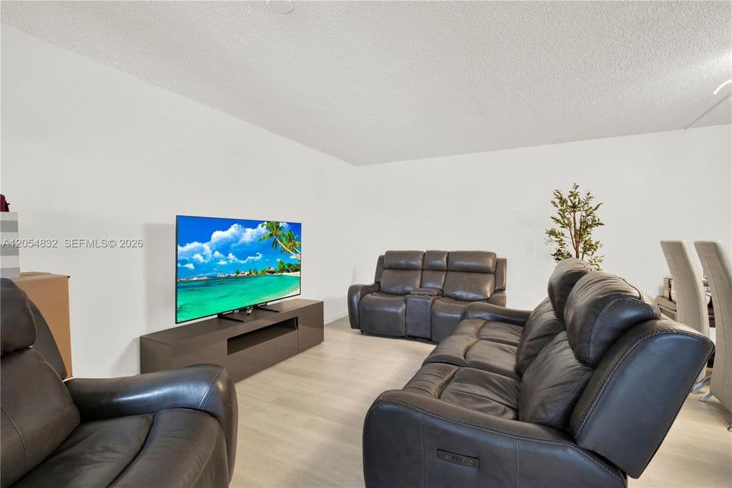 3+1 Mülk — 15460 SW 82nd Ln APT 403