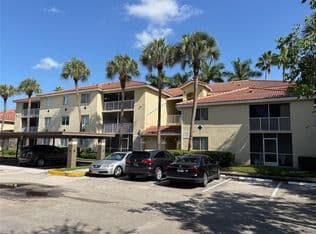 2+1 Condo — 450 S Park Rd #5104, Hollywood, 33021