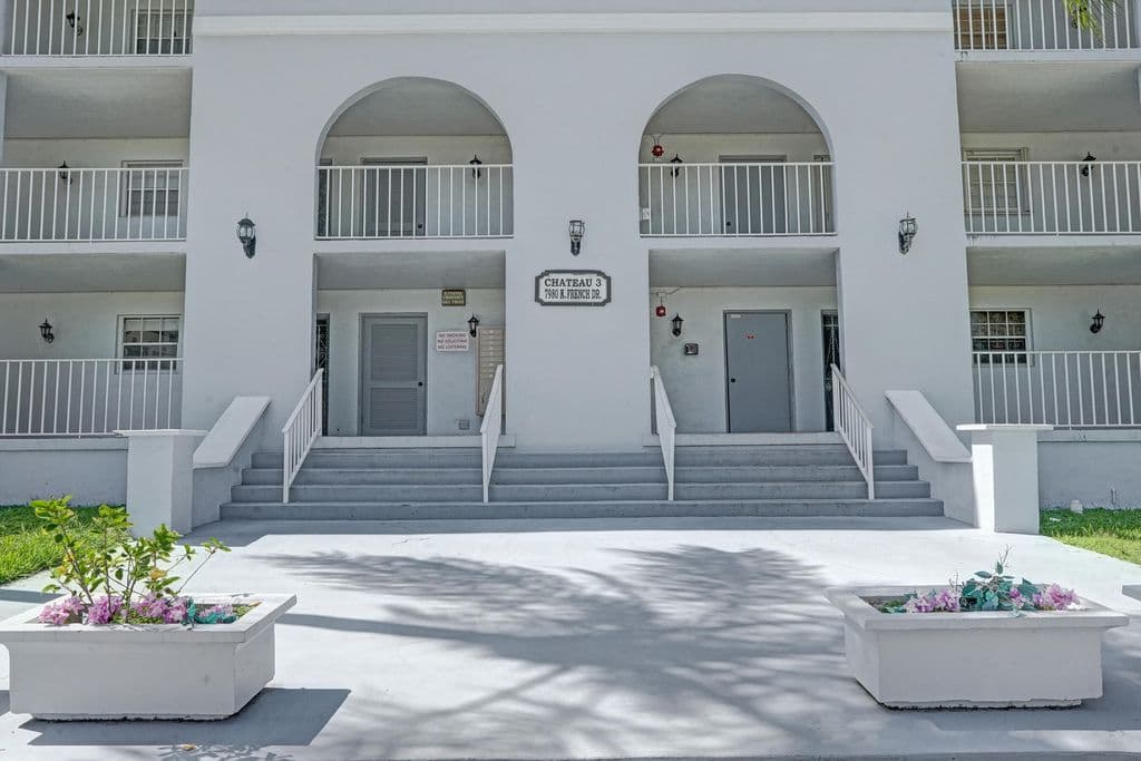 2+1 Condo — 7980 N FRENCH Drive #3-202
