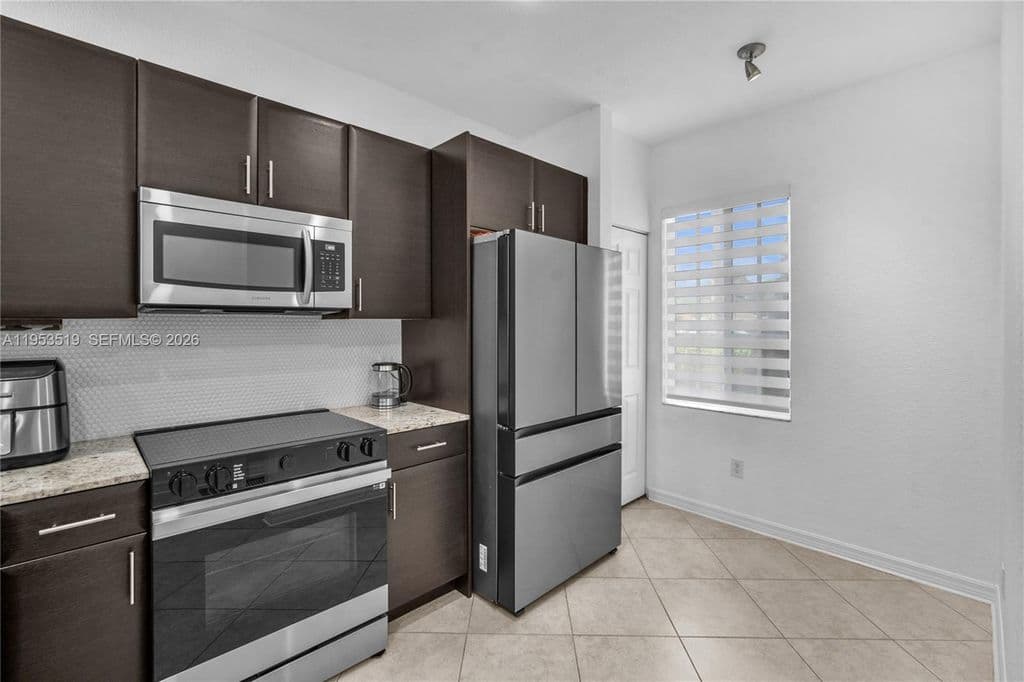 2+1 Condo — 121 NW 2nd Ave Unit 4