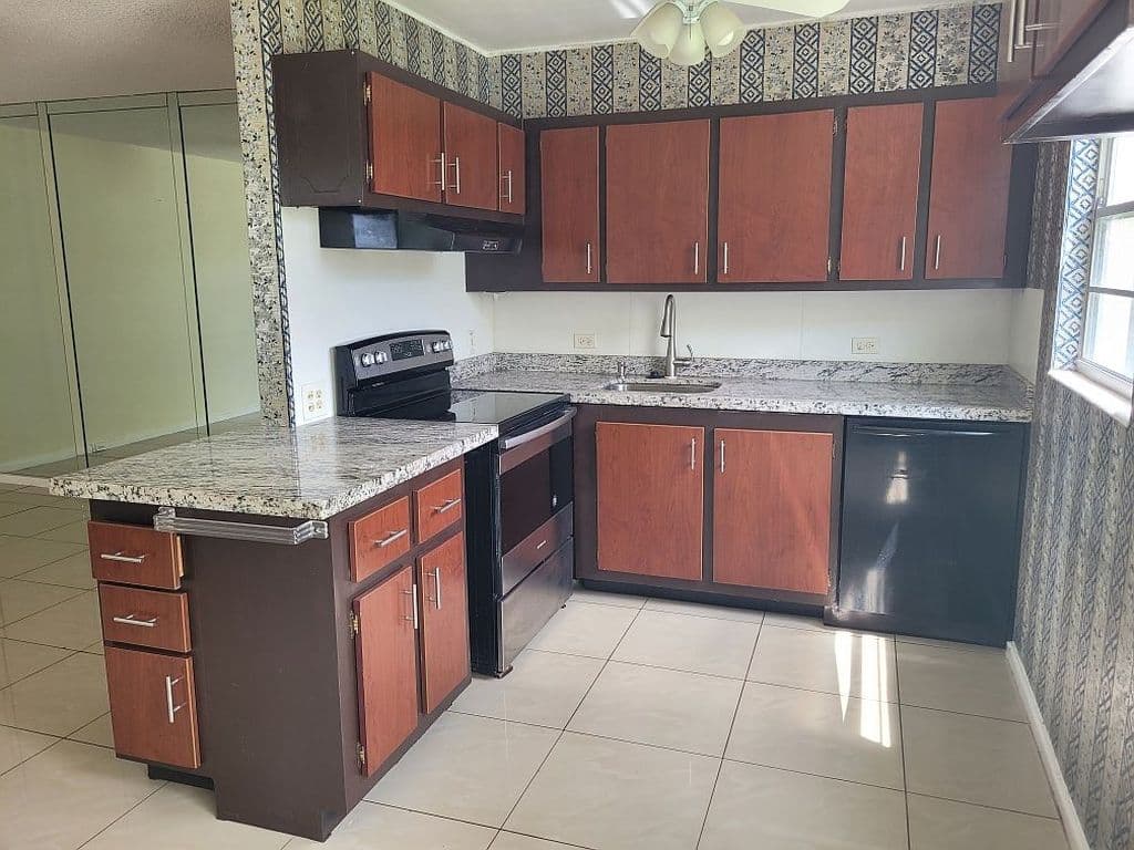 2-bedroom Condo — 116 Mansfield Dr #C