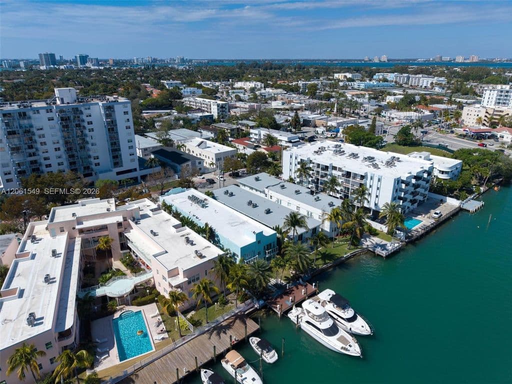 2+1 Condo — 6905 Bay Dr APT 16