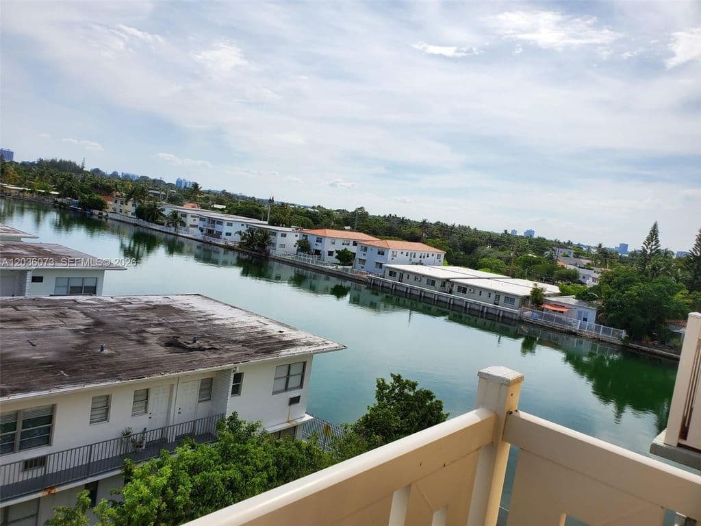 1+1 Condo — 7900 Tatum Waterway Dr APT 502