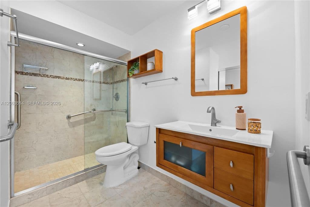 2+1 Condo — 400 Diplomat Pkwy APT 704