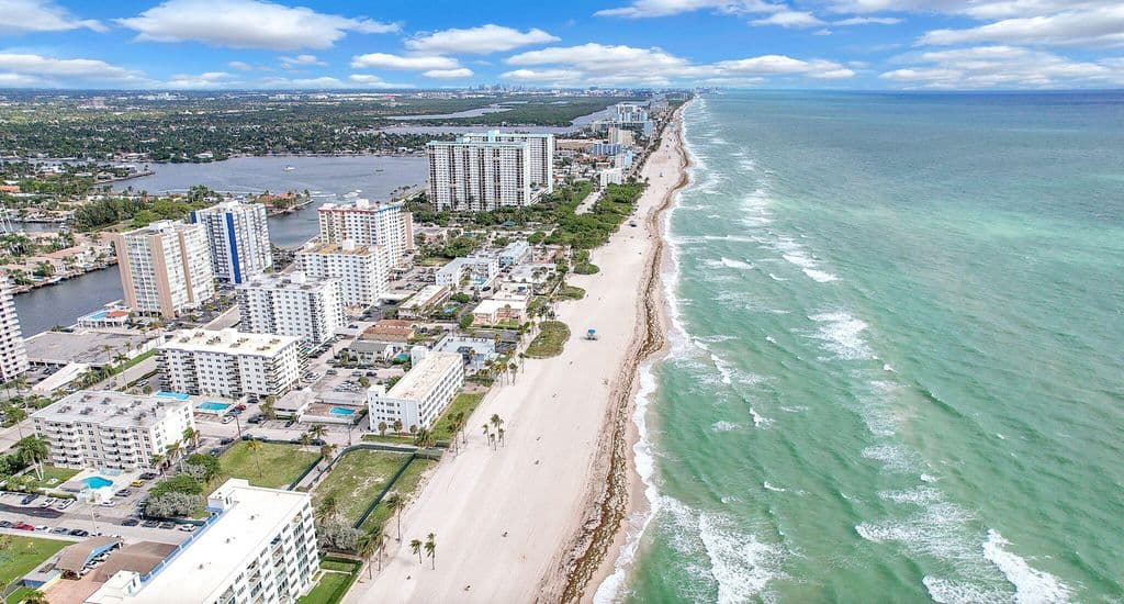 2+1 Condo — 1701 S Ocean Drive #203