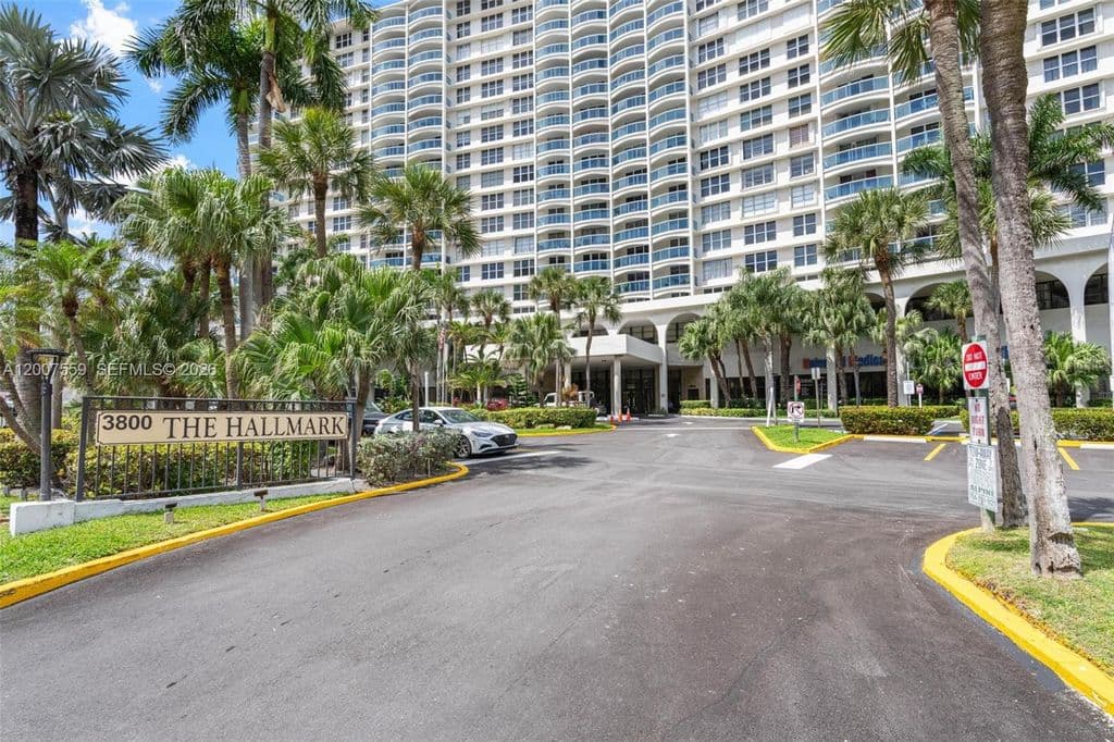 2+1 Condo — 3800 S Ocean Dr APT 301
