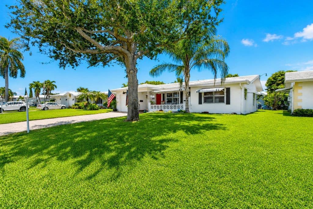 2-bedroom Single-Family Home — 220 S Golf Blvd