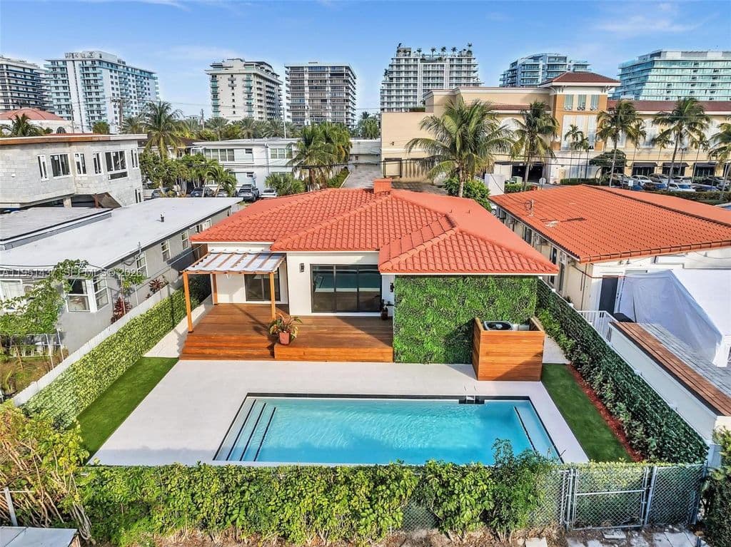 3+1 Müstakil ev — 9448 Abbott Ave