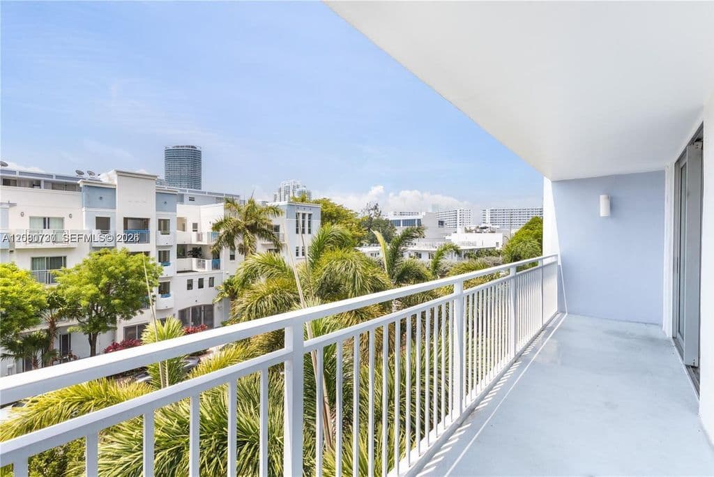 1+1 Condo — 1045 10th St APT 402