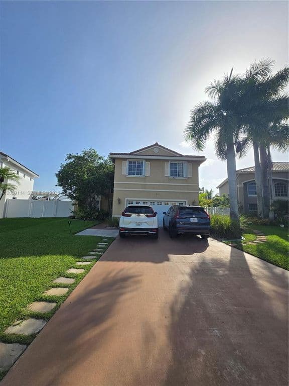 5+1 Müstakil ev — 19130 NW 10th St
