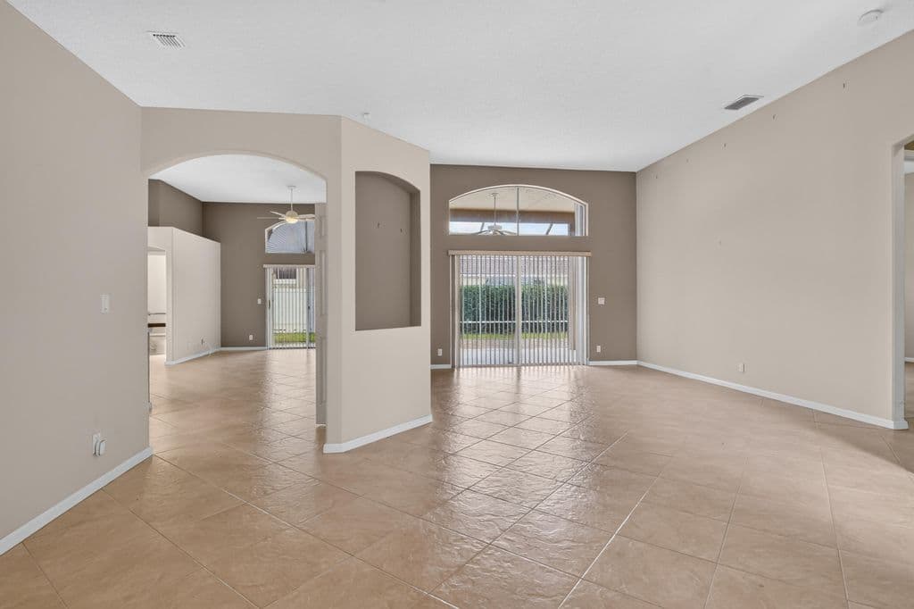 3+1 Müstakil ev — 6783 Las Colinas Court