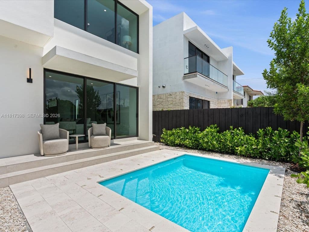 4-bedroom Property — 2732 SW 31st Ave