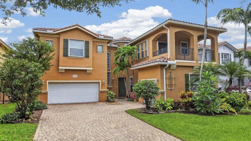 6-bedroom Single-Family Home — 742 Cresta Circle