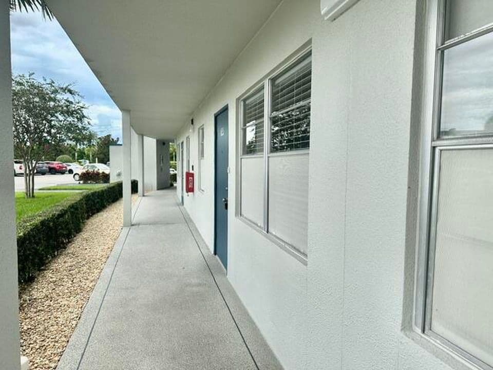 2-bedroom Condo — 1049 Lincoln C