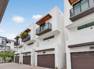 3-bedroom Townhouse — 1044 N VICTORIA PARK Road, Fort Lauderdale, 33304