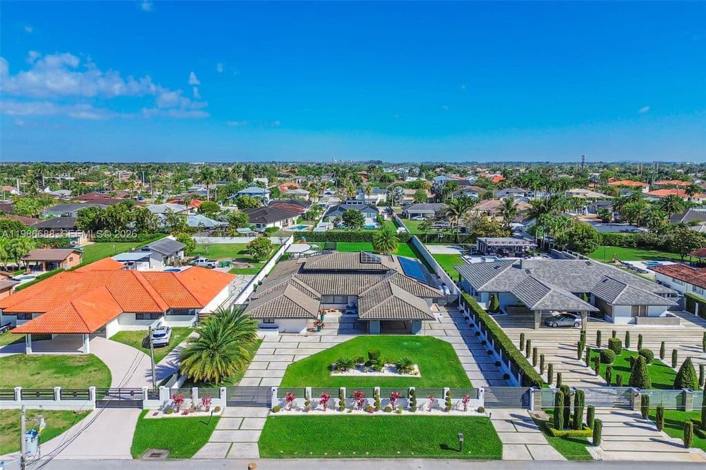 5+1 Müstakil ev — 13801 SW 34th St