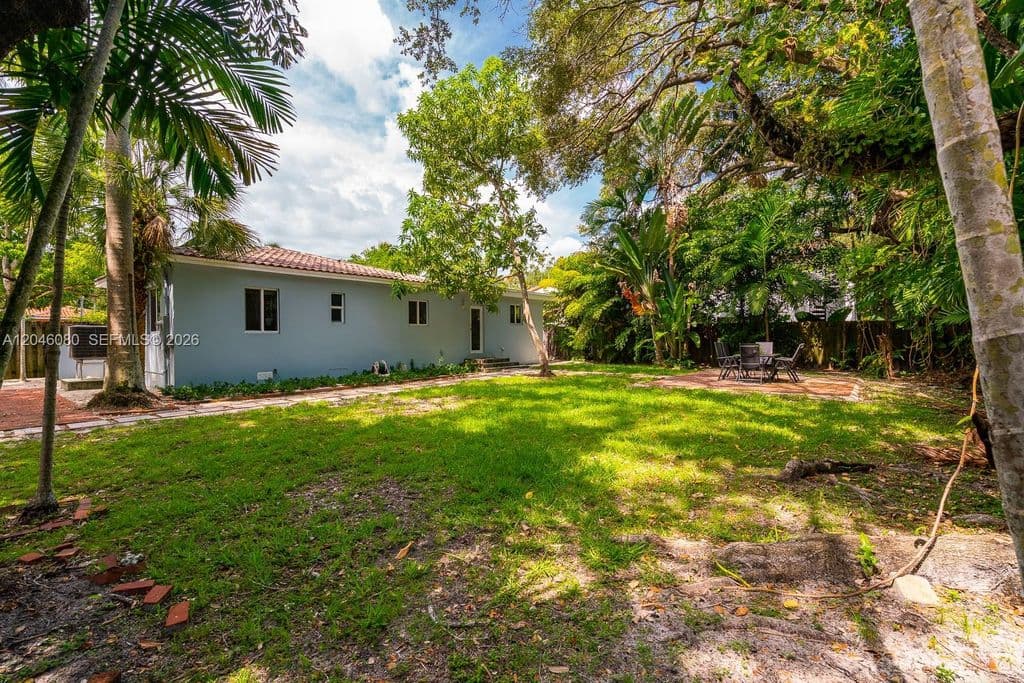 3-bedroom Single-Family Home — 2215 Tequesta Ln